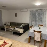 Summer House 別荘 ヴーシ